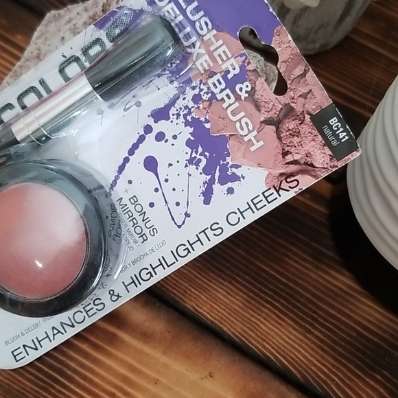 L.A. Colors Blusher & Deluxe Brush - Picture 6 of 8